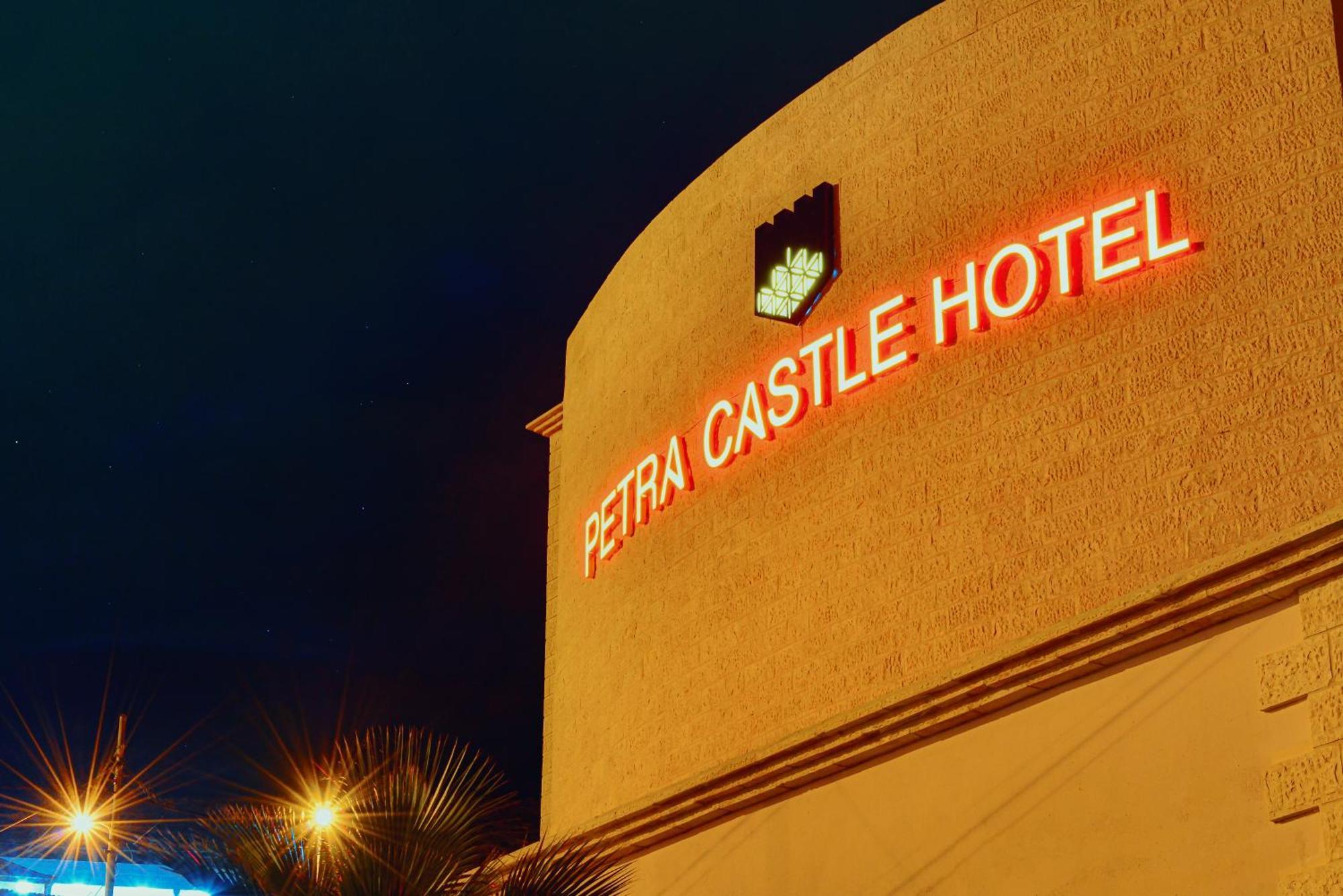 Petra Castle Hotel Wadi Musa Esterno foto